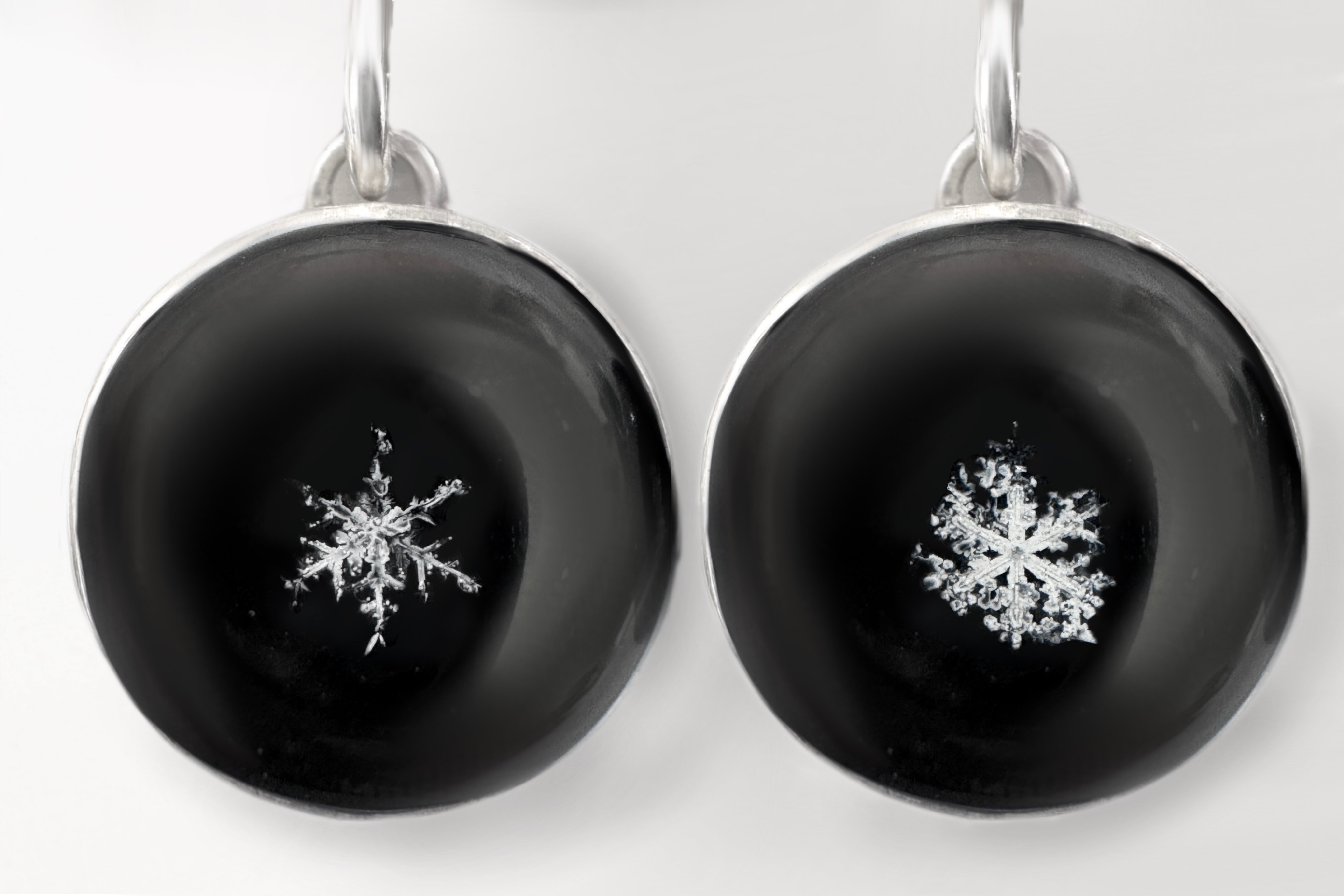 Snowflake with 3.9mm classic angular shape and 4.0mm ultra detailed sh ...